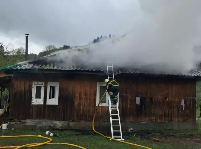 У Торуні Міжгірської громади в понеділок вигорів будинок (РОЗШИРЕНО) (ФОТО)