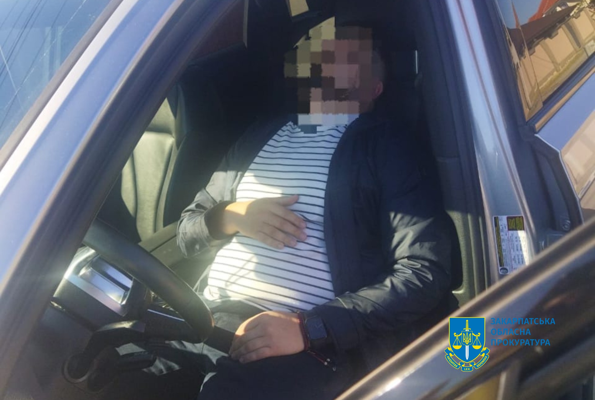 Затриманого на хабарі адмінстратора ТСЦ Хилу, що є кліриком УПЦ МП і викладачем УжНУ, взяли під варту з можливістю застави в 757 тис. грн (ФОТО)