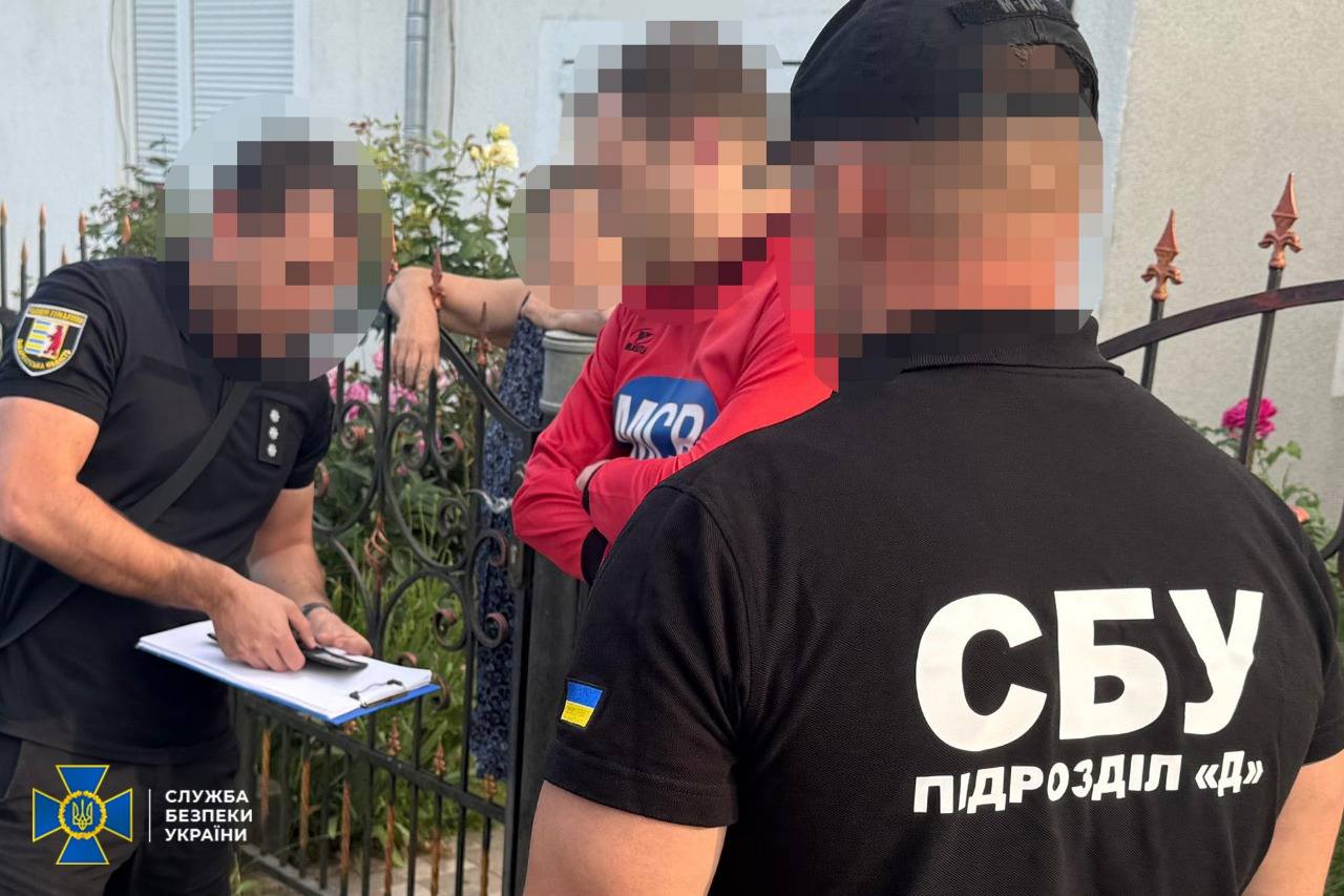На Ужгородщині затримали лікаря-невропатолога районної ВЛК, який за гроші допомагав "ухилянтам" уникати мобілізації (ФОТО)