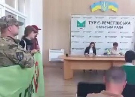 Ігноруючи військових та екоактивістів, Тур'є-Реметівська сільрада "миттєво" "легалізувала" самовільно захоплену "Вітропарками" землю на Руні (ФОТО, ВІДЕО)