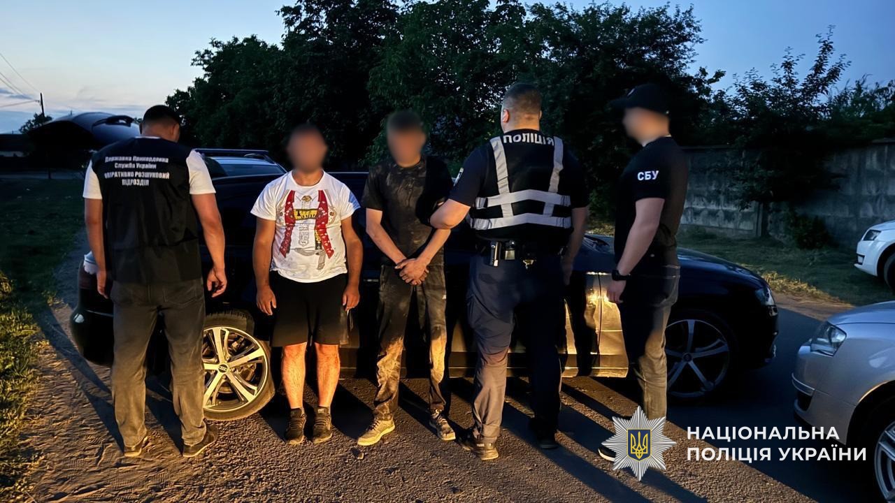 34-річного жителя Мукачівщини та 21-річного мешканця Тячівщини затримали на переправленні "ухилянтів" до угорщини (ФОТО)
