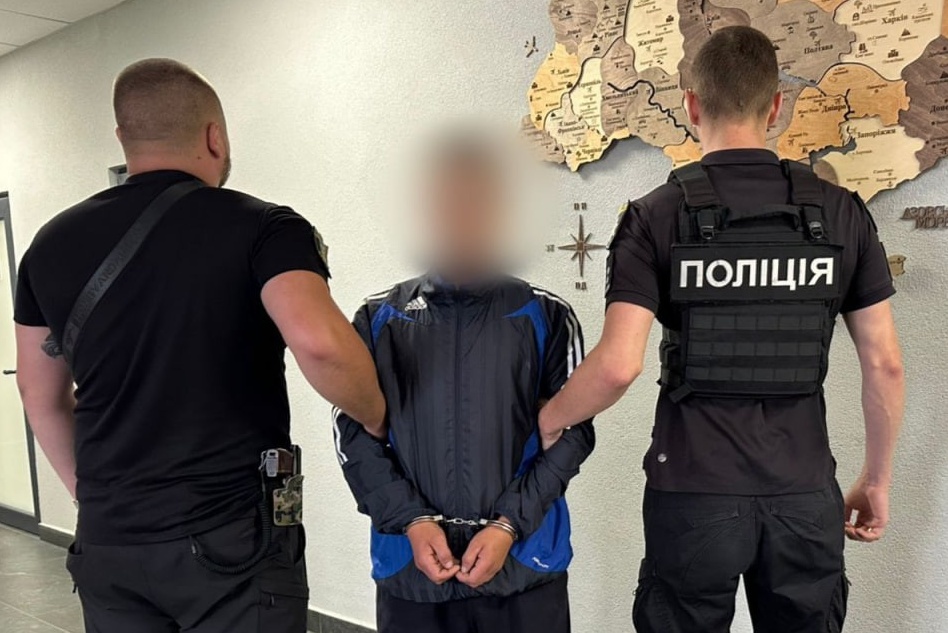 Затримано підпалювача церкви у Паладь-Комарівцях, який залишив на її фасаді провокативний напис (ФОТО)