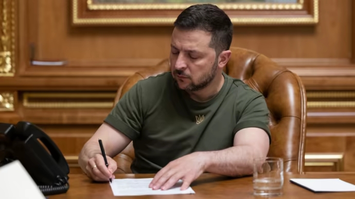 Зеленський підписав скандальний закон, який обмежує незалежність НАБУ і САП