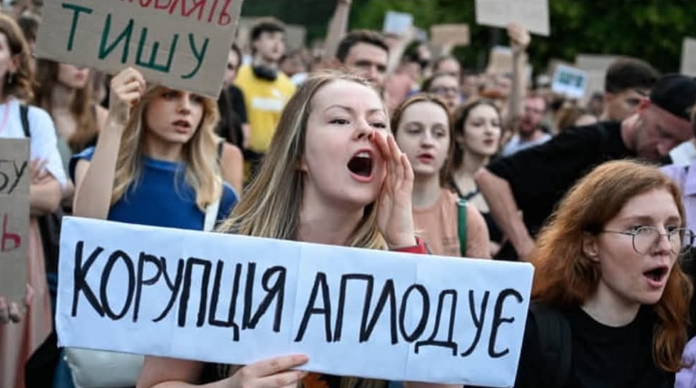 "Союз" Зеленського і Орбана. Як президент руйнував рух України до ЄС та чого чекати далі