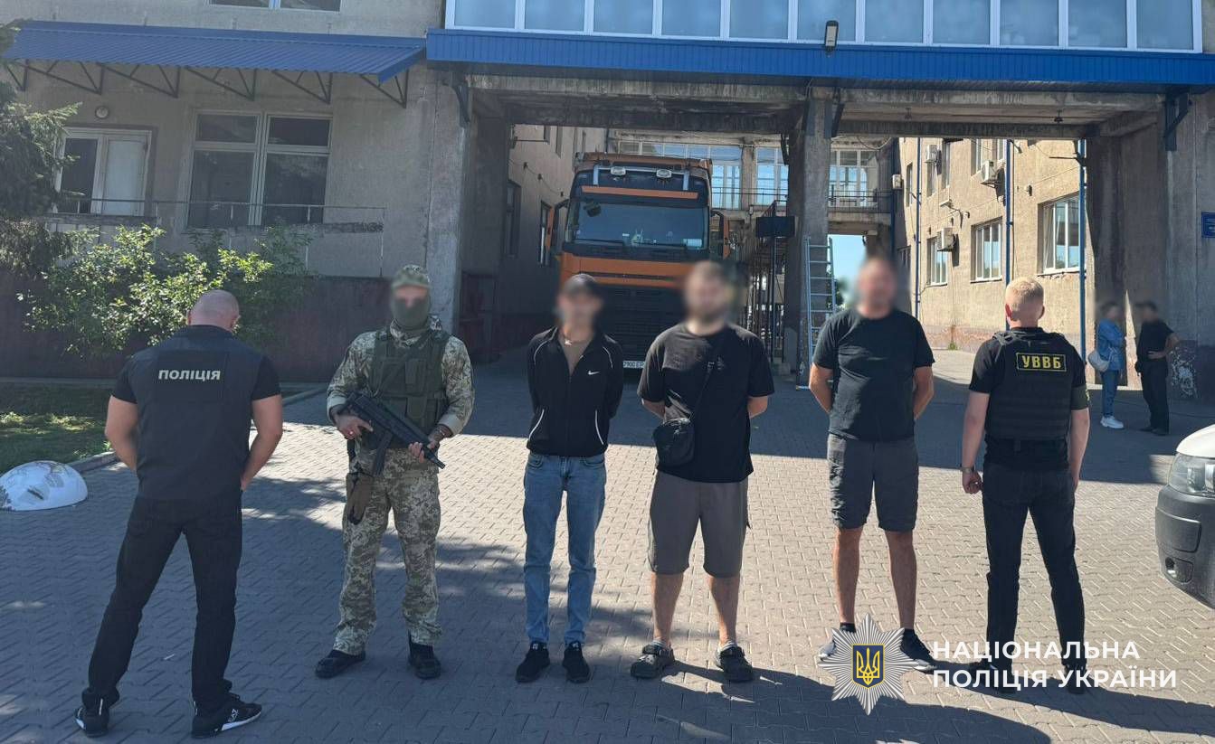 На Закарпатті переправник намагався підкупити прикордонника за $8 тисяч - його затримали (ФОТО)