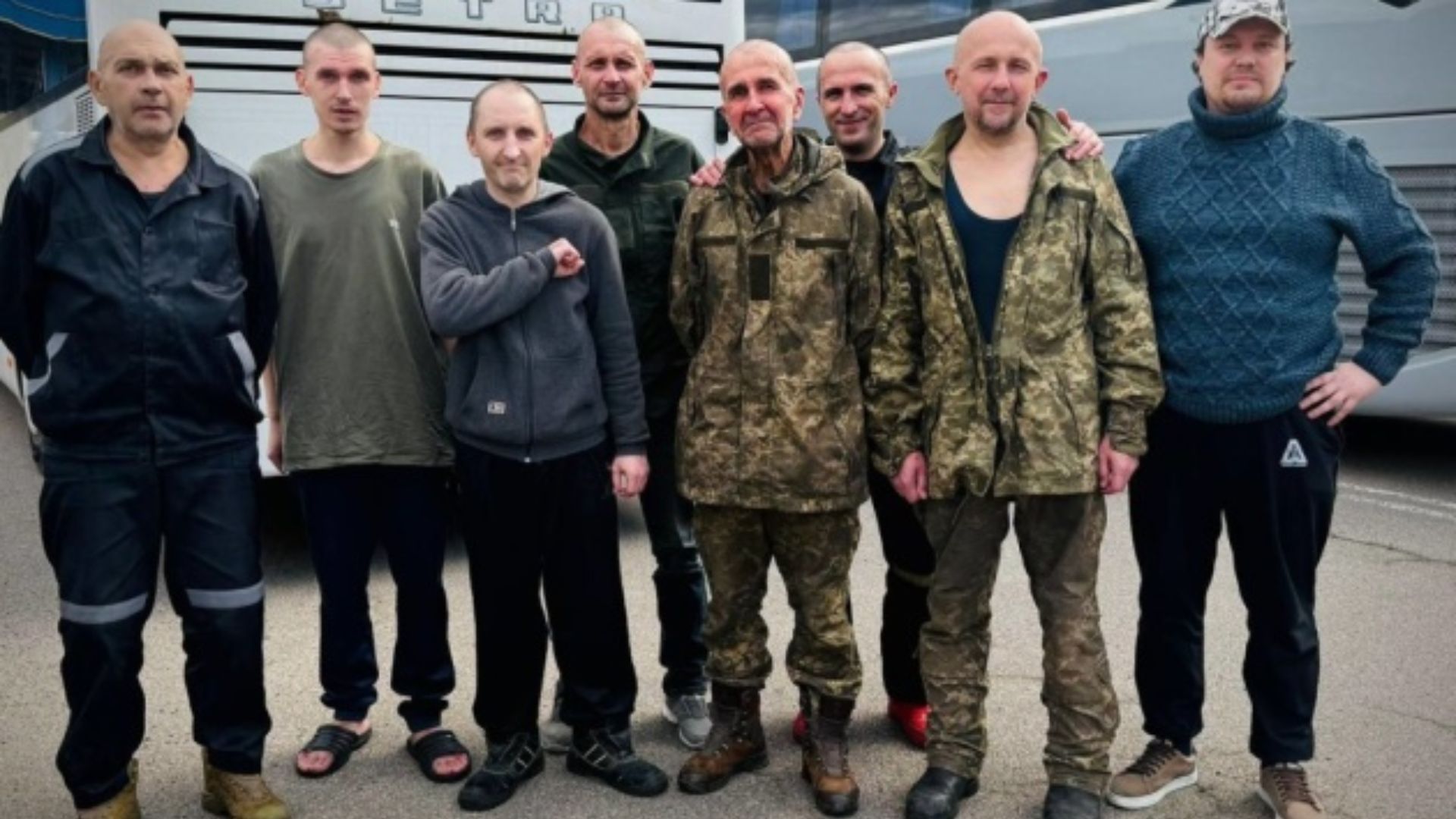 Відбувся черговий обмін полоненими між Україною та росією (ФОТО)