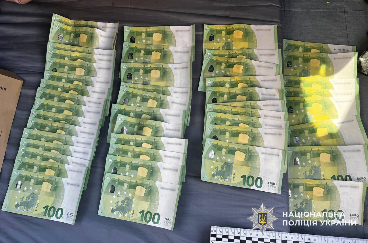 Двом мукачівцям повідомили про підозру в пограбуванні переселенки