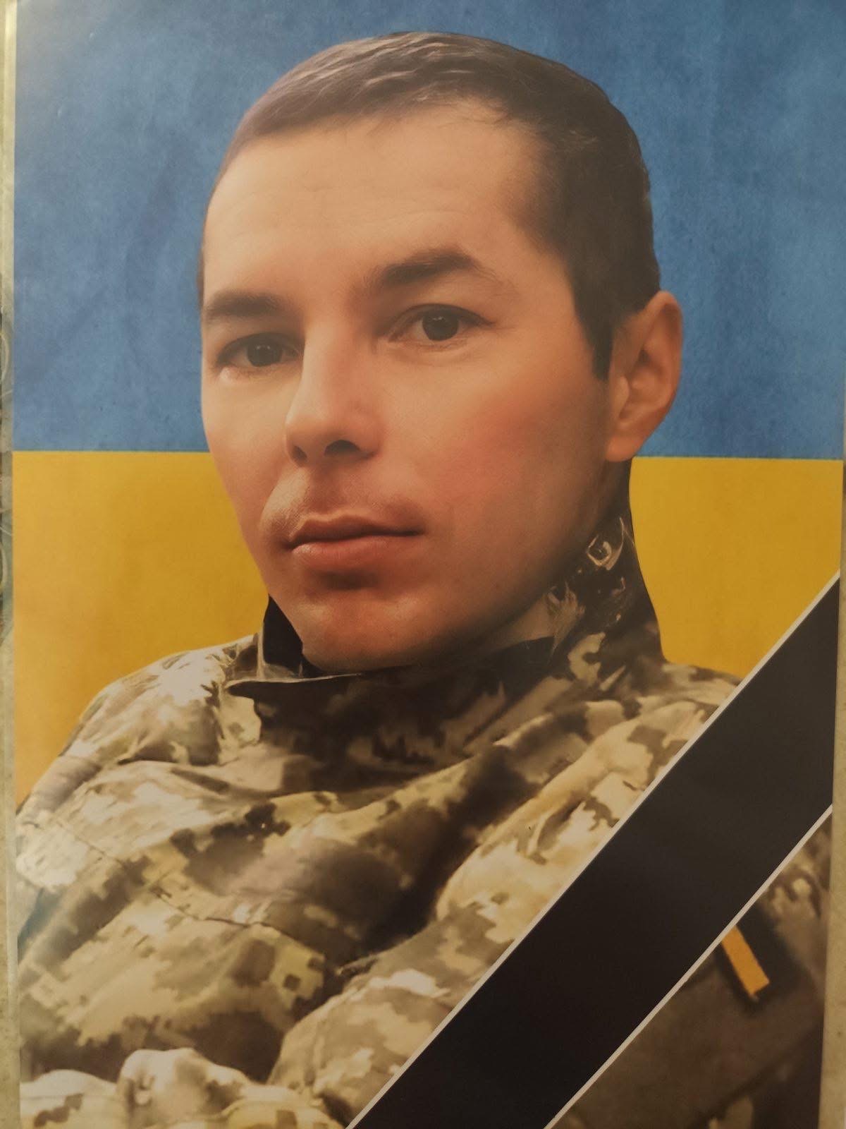 У селі Страбичово, на Мукачівщині попрощаються із полеглим на війні з рф захисником Юрієм Сорокою (ФОТО)