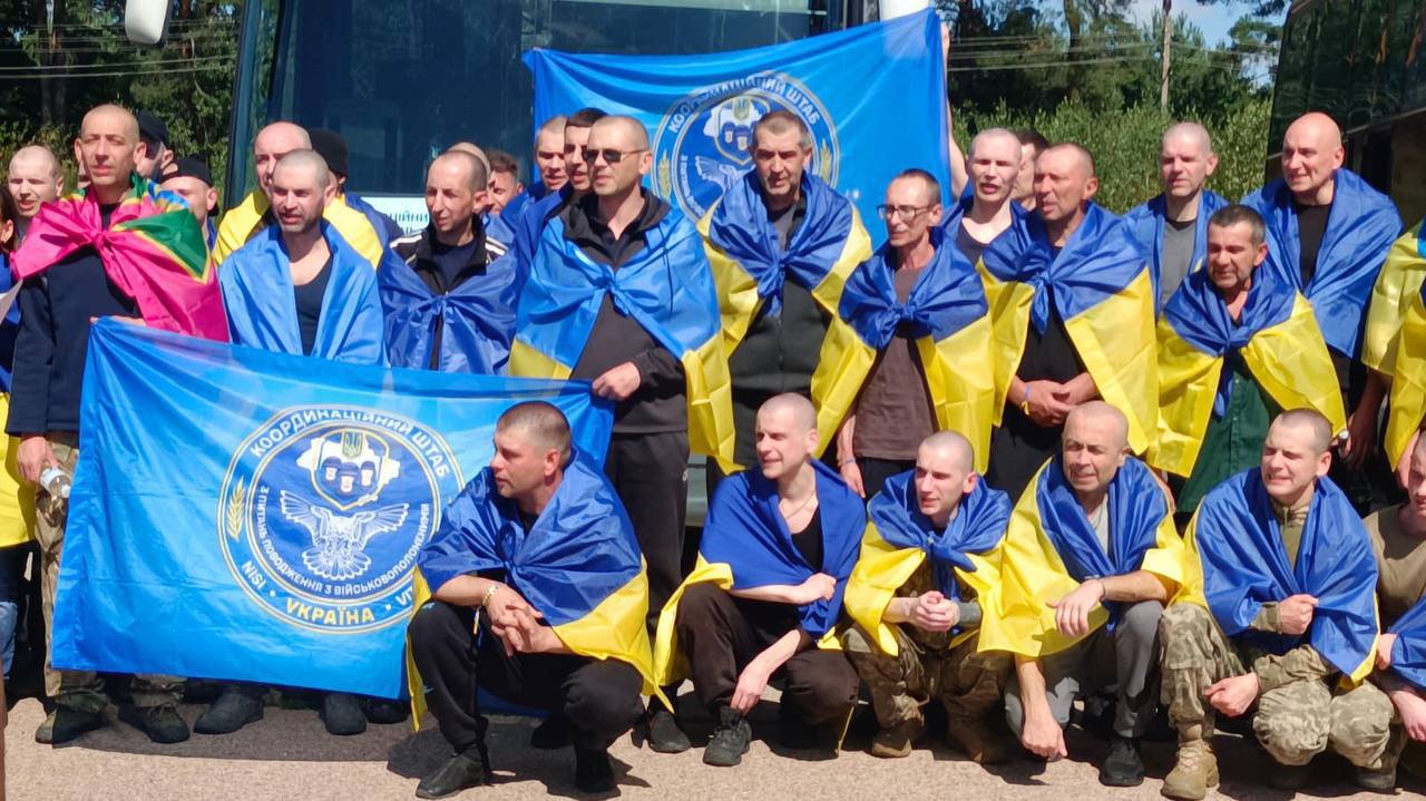 В Україну повернули 84 полонених — військових та цивільних (ФОТО)
