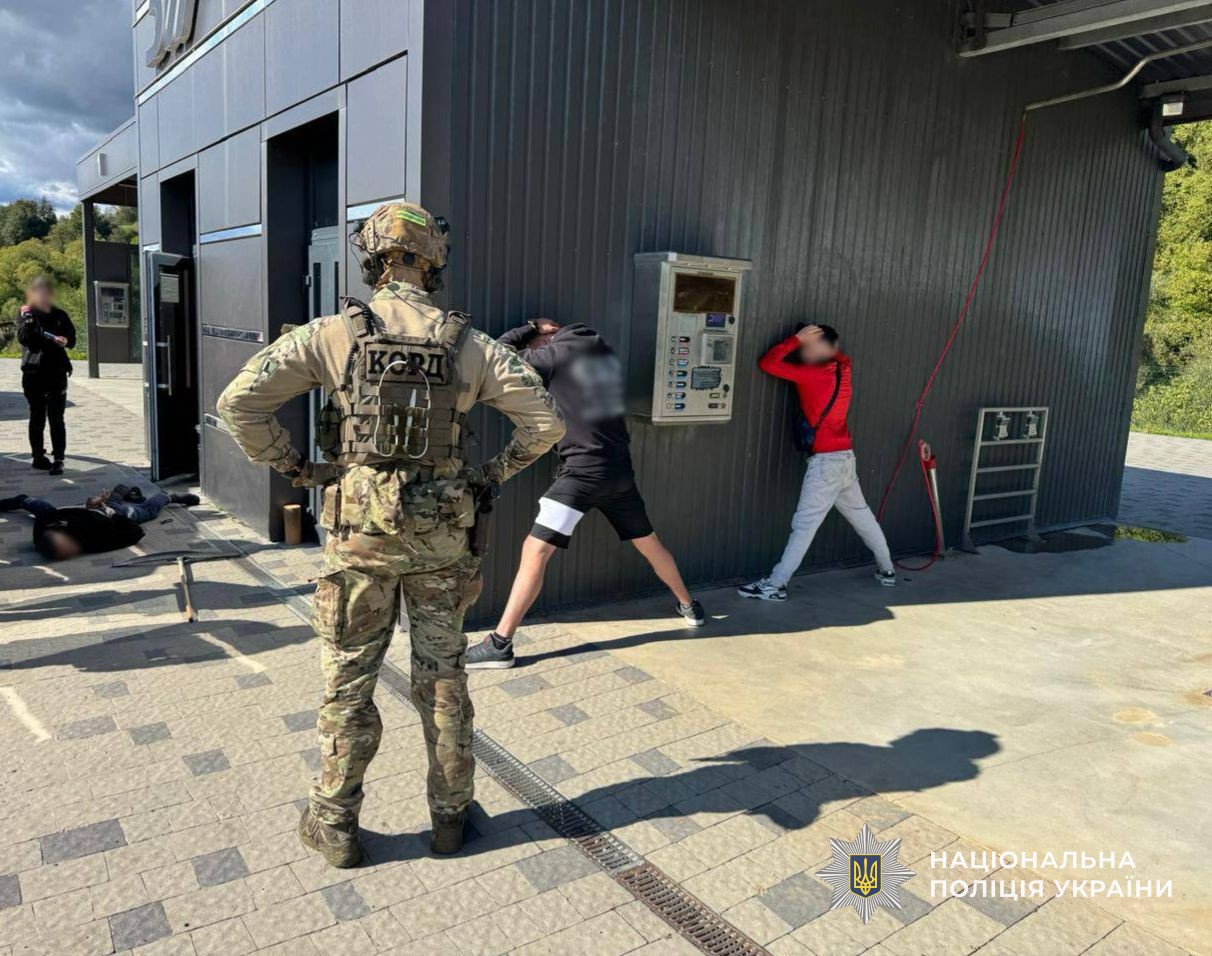 На Воловеччині затримали наркоторговця під час передачі «товару»
