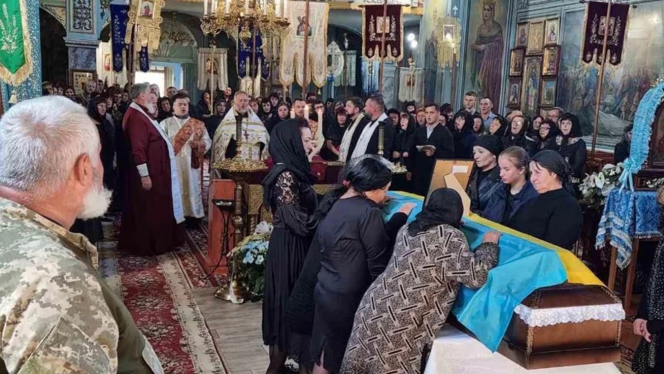 У Горондівській громаді попрощалися з полеглим захисником Василем Мотакою (ФОТО)