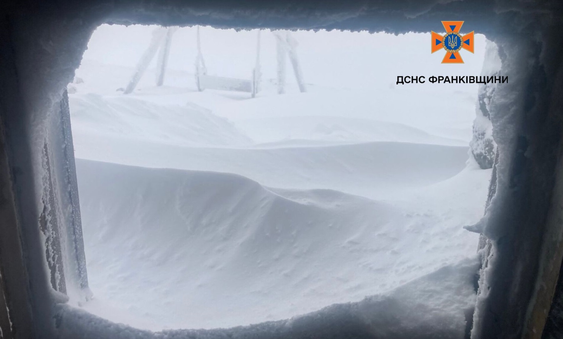 У Карпатах 1 січня зафіксували сніг, вітер та -18°С (ФОТО)