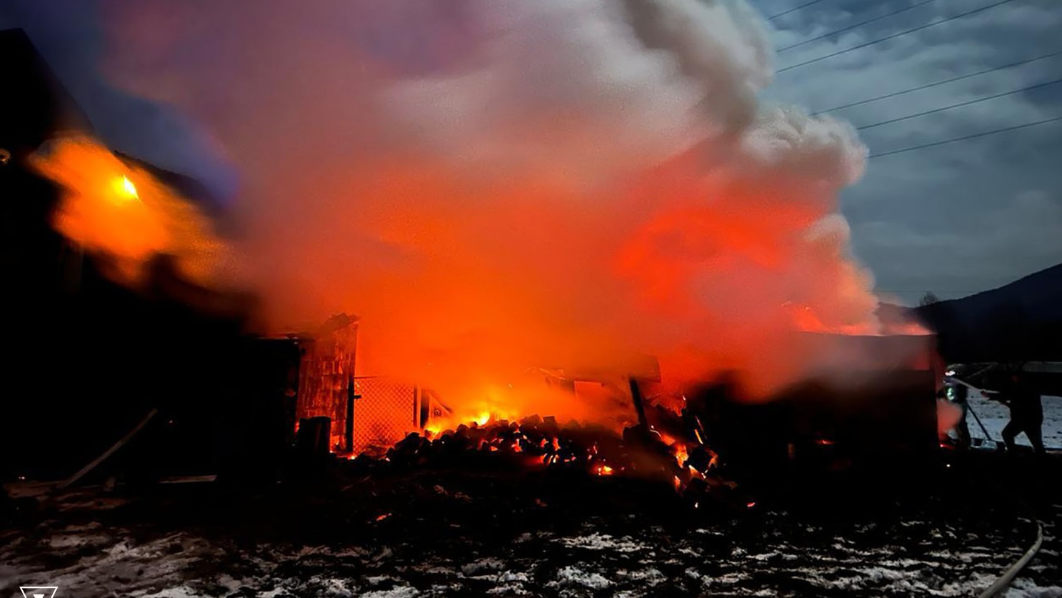 На Мукачівщині вночі ледь не згорів житловий будинок (ФОТО)