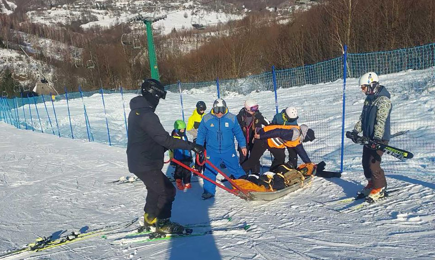 На гірськолижному курорті Закарпаття травмувалася 15-річна дівчина (ФОТО)