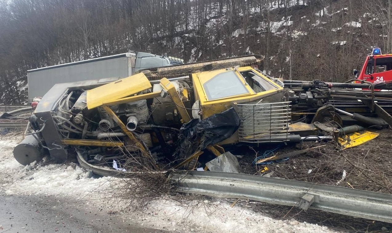 Двоє людей загинули у смертельній автотрощі на Абранському перевалі (ФОТО)