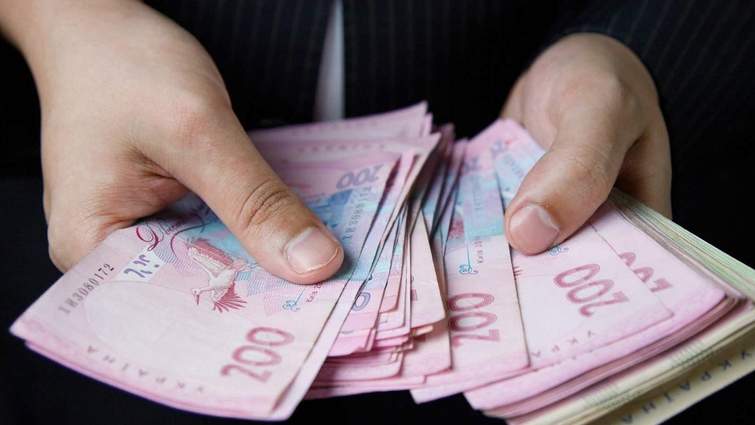 На Закарпатті посадовиці Пенсійного фонду подарували 2 млн грн на новий кросовер