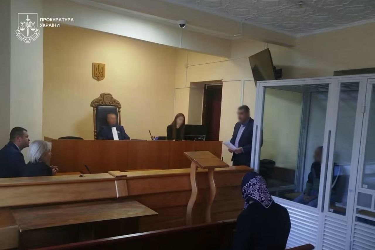 На Закарпатті прокуратура вимагає реального ув’язнення чоловіка, який жорстоко побив 74-річну матір (ФОТО)