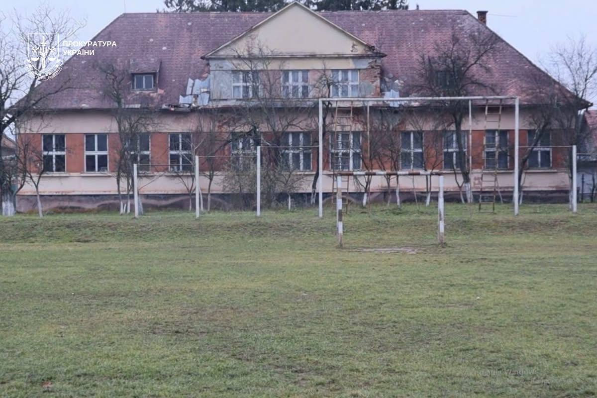 На Закарпатті через занедбаний стан приміщень суд розірвав 49-річну оренду комунального майна (ФОТО)