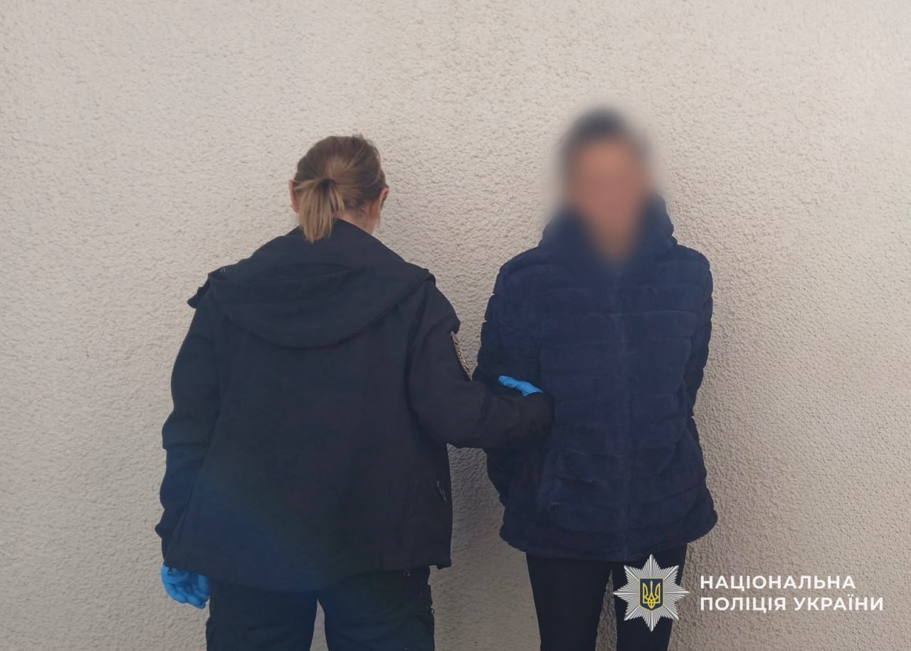 У Берегові жінка кілька разів ударила ножем у шию 61-річного знайомого (ФОТО)