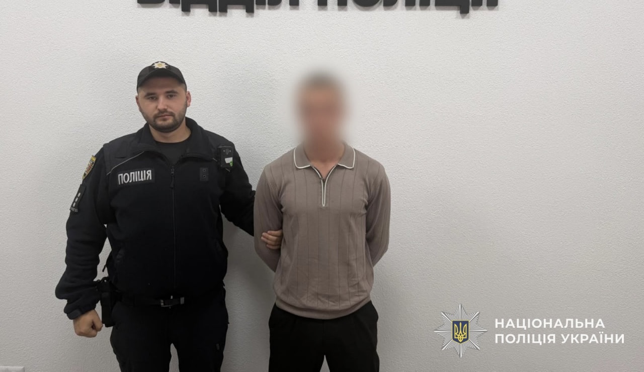 На Тячівщині 17-річний хлопець у балаклаві проник до будинку та погрожував родині (ФОТО)