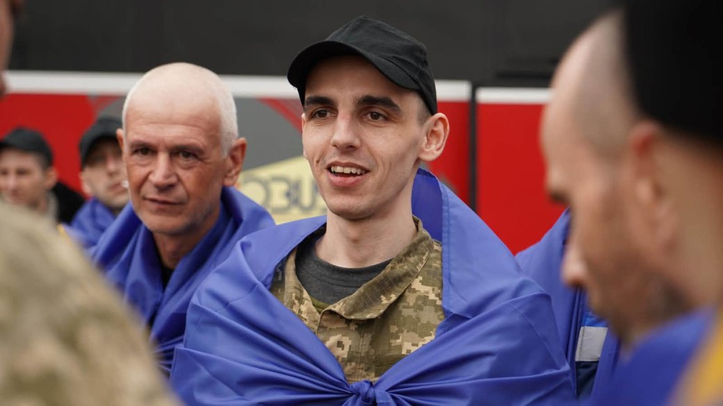 Захисник із Мукачева повернувся з російського полону після чотирьох років неволі (ФОТО)