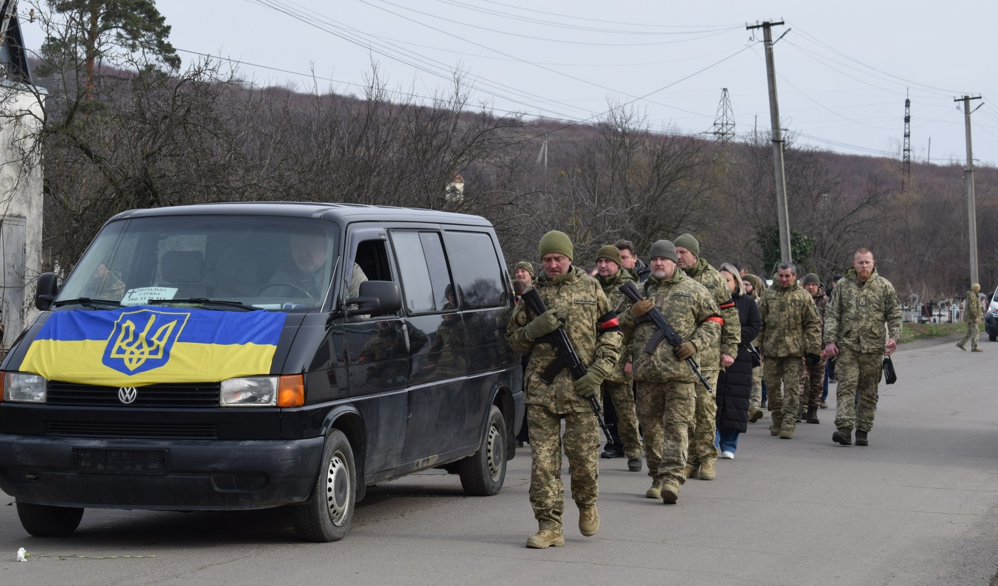У Берегові попрощалися із полеглим на війні з рф захисником Олегом Бузулюком (ФОТО)