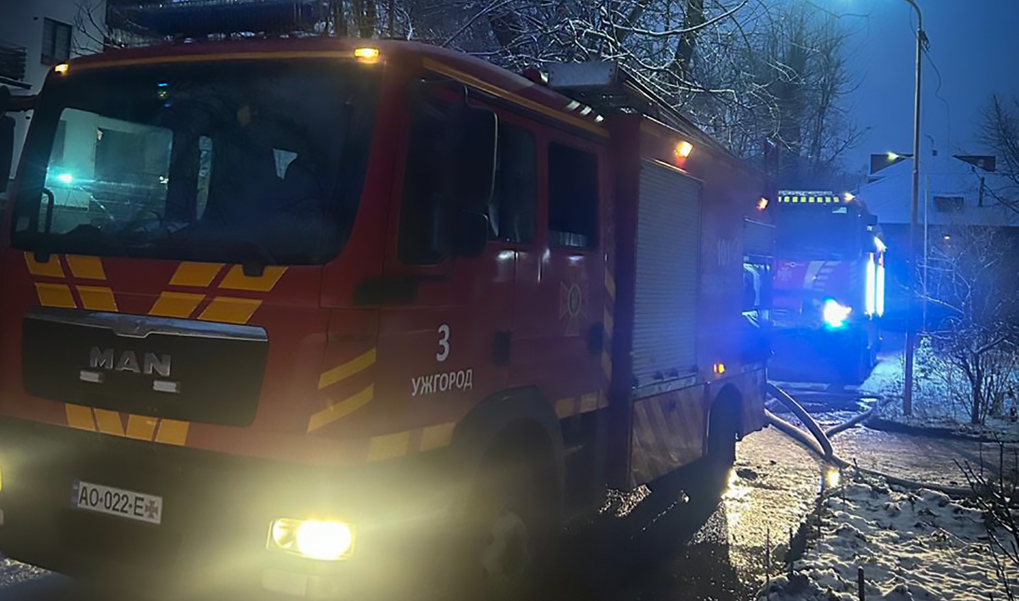 Під час пожежі в Ужгороді евакуювали двох мешканців багатоповерхівки (ФОТО)