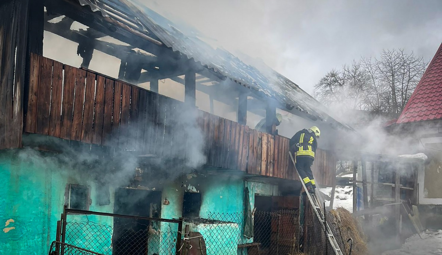 У Лазах на Мукачівщині вдалося врятувати будинок від пожежі завдяки дитині (ФОТО)