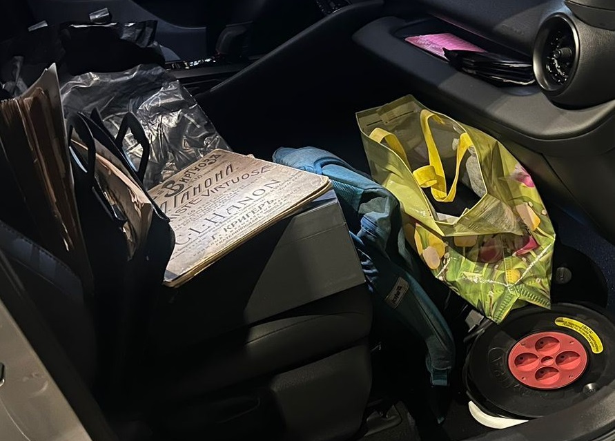 Закарпатська митниця запобігла вивезенню 124-річної книги до ЄС (ФОТО)