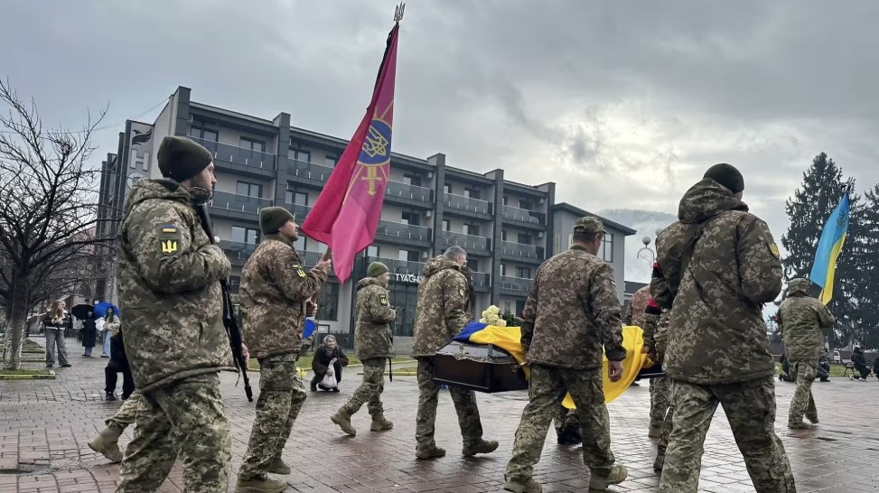 У Тячеві попрощалися з полеглим Героєм Павлом Гриньком, який майже два роки вважався зниклим безвісти (ФОТО)