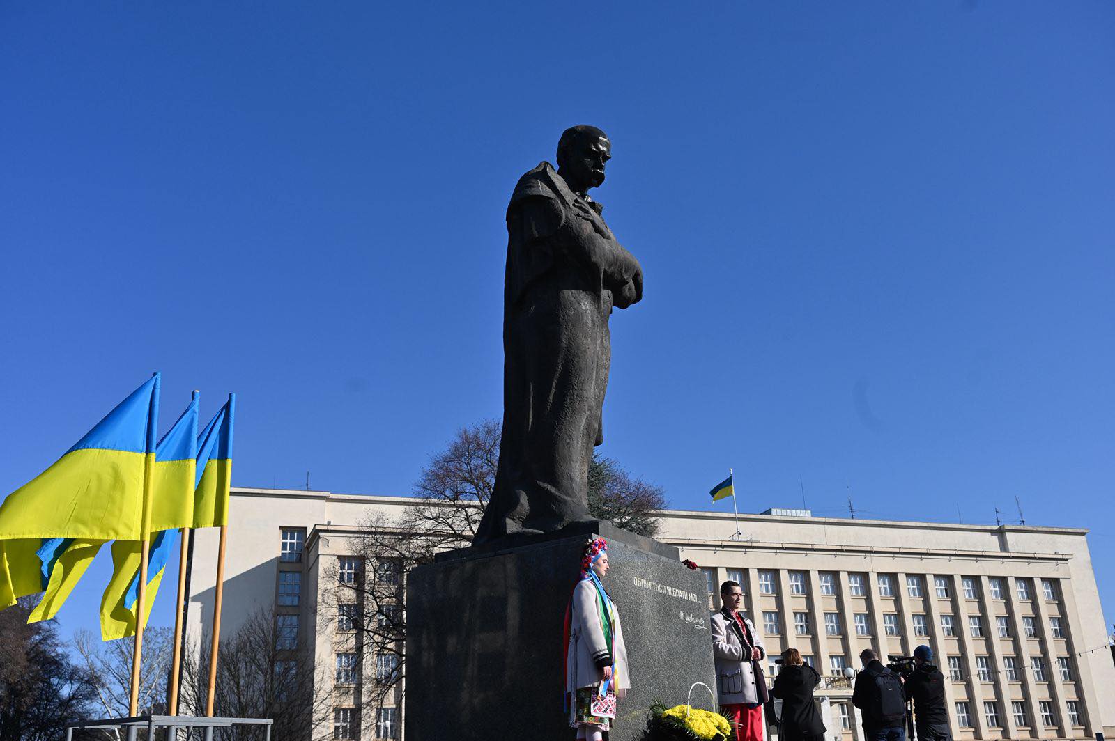В Ужгороді вшанували пам’ять Тараса Шевченка з нагоди 212-ї річниці від дня народження (ФОТО)