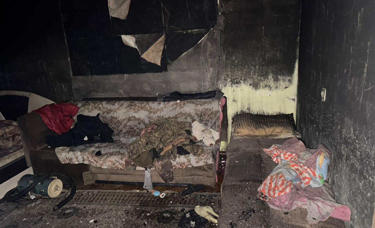 В Буштині пожежники врятували 69-річного чоловіка з охопленої вогнем квартири (ФОТО)