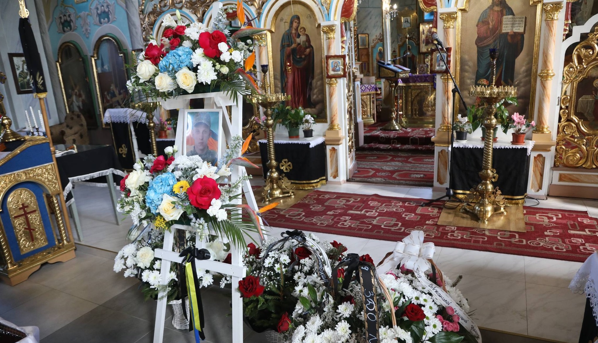 У Довгому на Хустщині попрощалися з 25-річним захисником Василем Бабинцем (ФОТО)