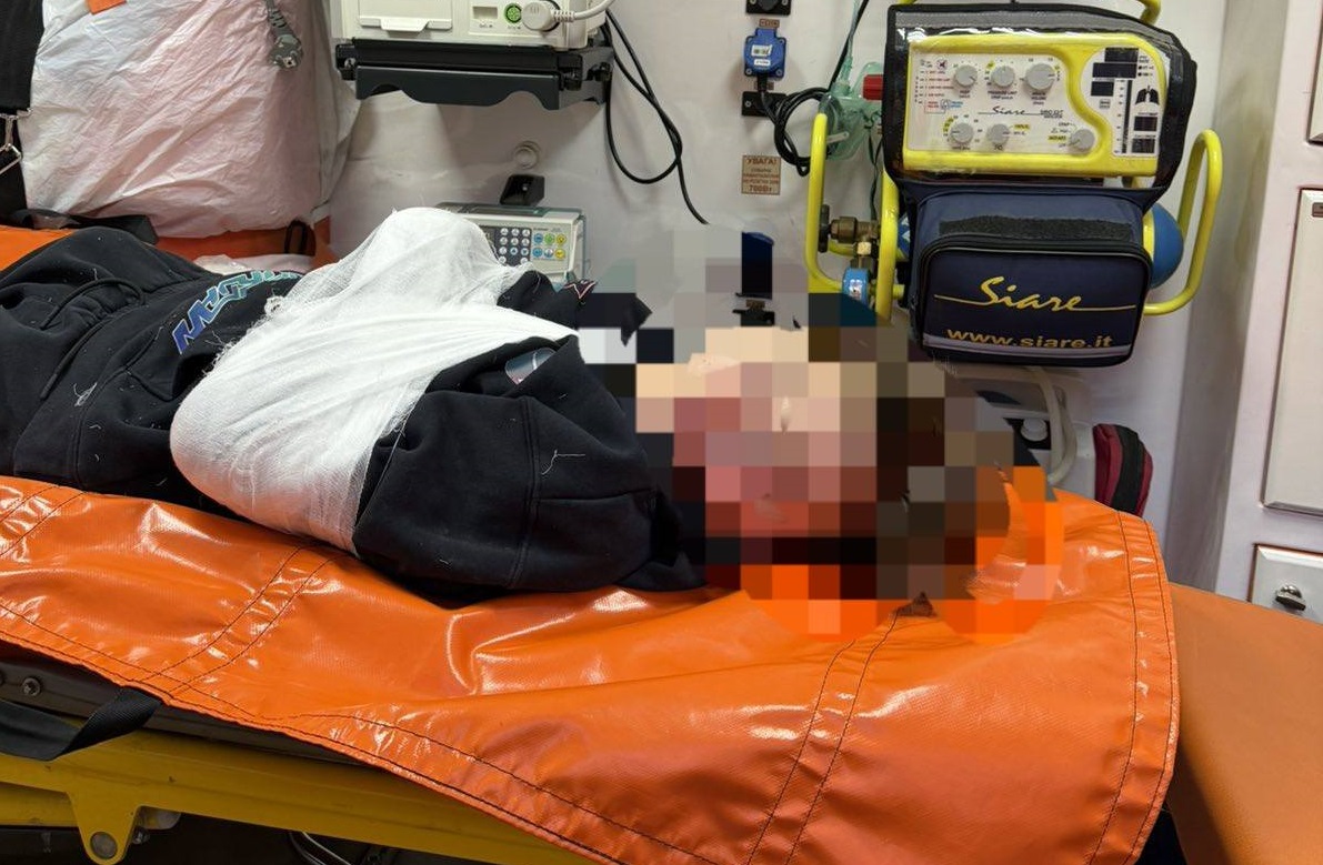 У Мукачеві медики пішки через ліс діставалися до травмованого підлітка (ФОТО)