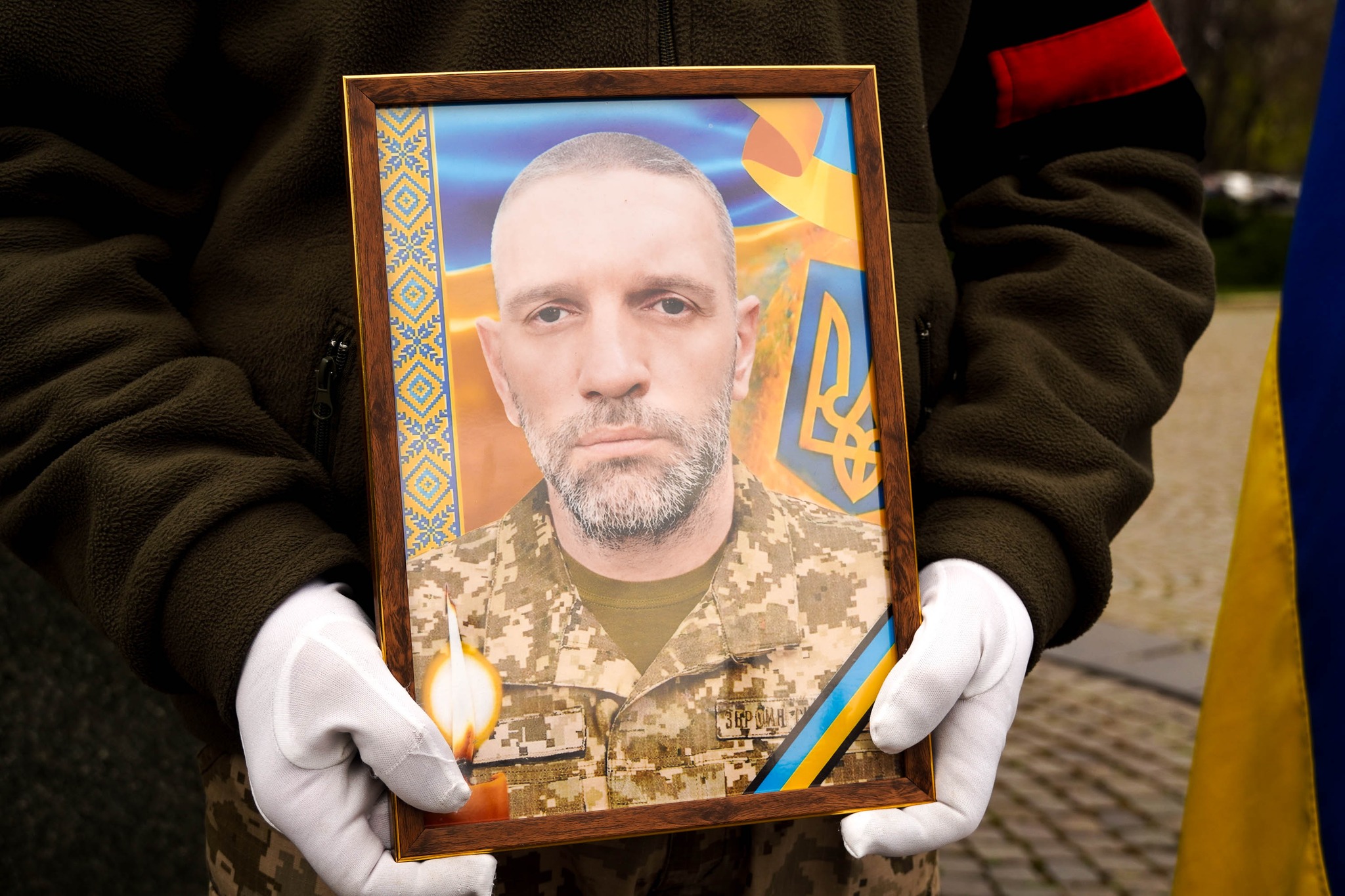 В Ужгороді попрощалися із полеглим на війні з рф воїном Олександром Луцьом (ФОТО)