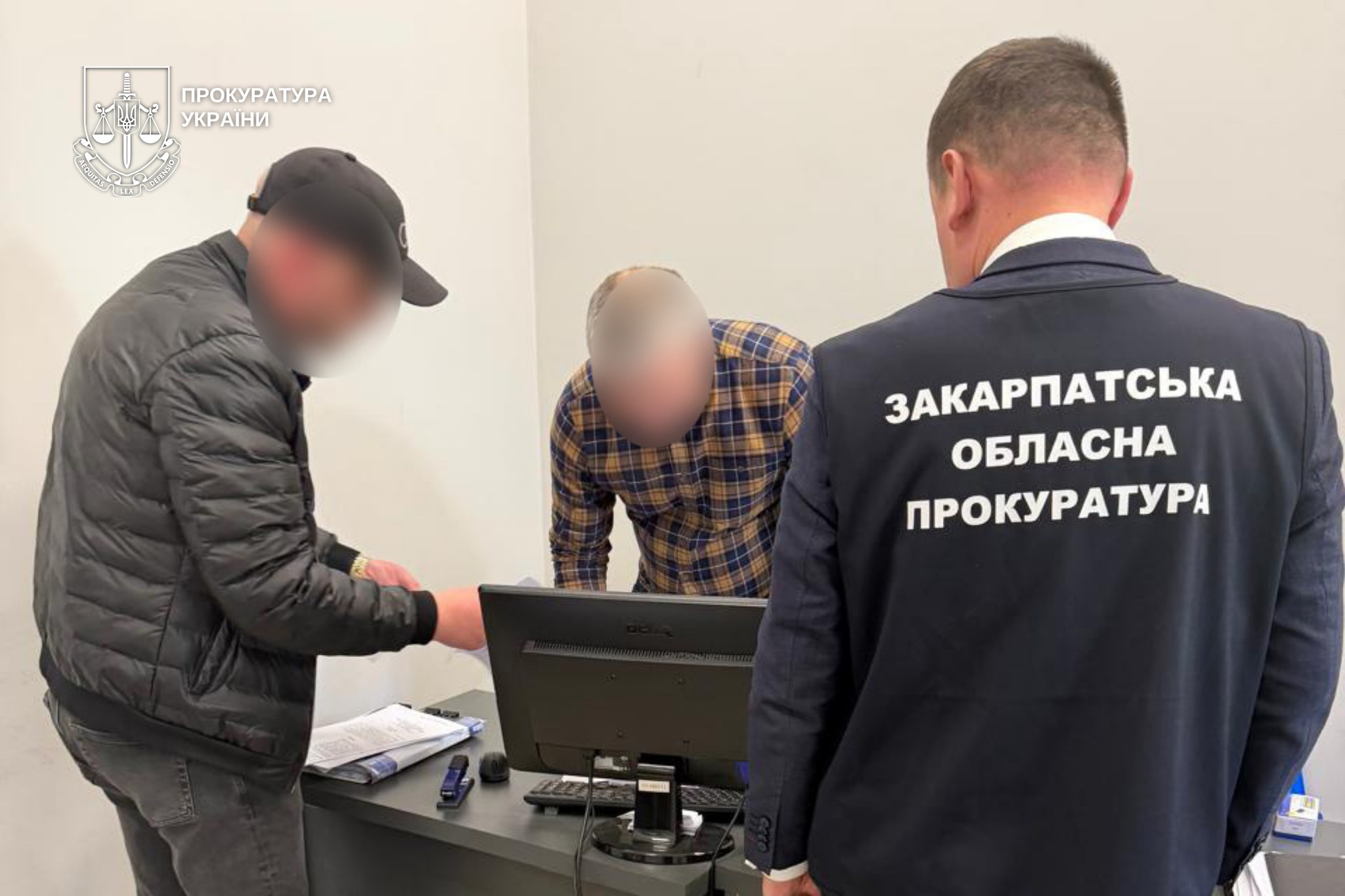 На Закарпатті судитимуть реєстратора за незаконну «переписку» землі померлої жінки (ФОТО)