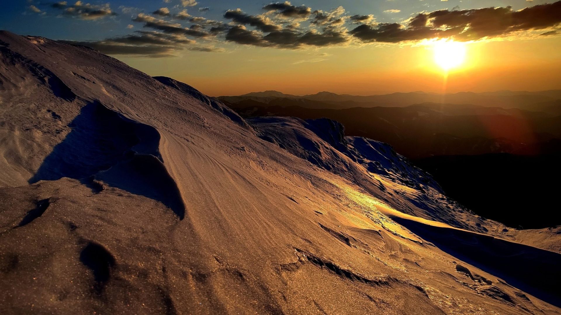 Відомий гірський рятувальник поділився новими світлинами Чорногори (ФОТО)
