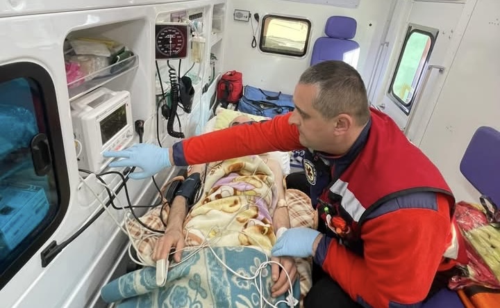 Медики екстреної допомоги врятували пацієнта з гострим інфарктом (ФОТО)