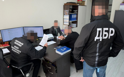 На Закарпатті суддю підозрюють у незаконному отриманні понад 640 тисяч гривень доплат (ФОТО)