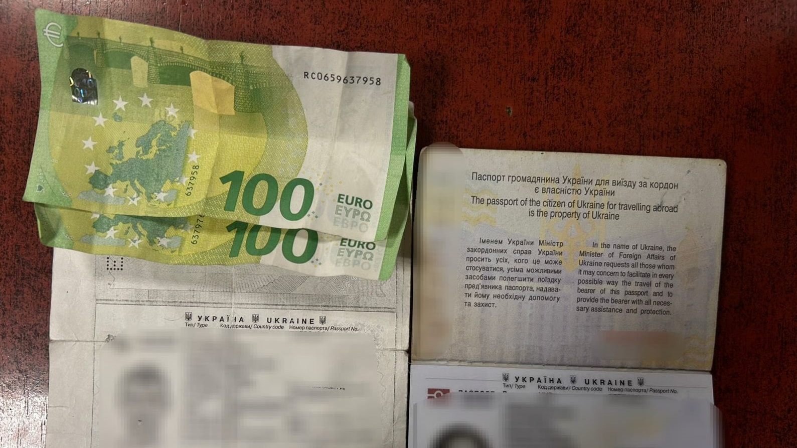 На КПП «Чоп» жінка намагалася підкупити прикордонників, щоб ті пропустили чоловіка без паспорта (ФОТО)