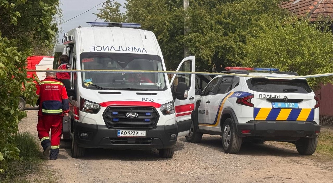 На Мукачівщині медики рятували дітей від панічної атаки після озброєного нападу на їхню матір (ФОТО)