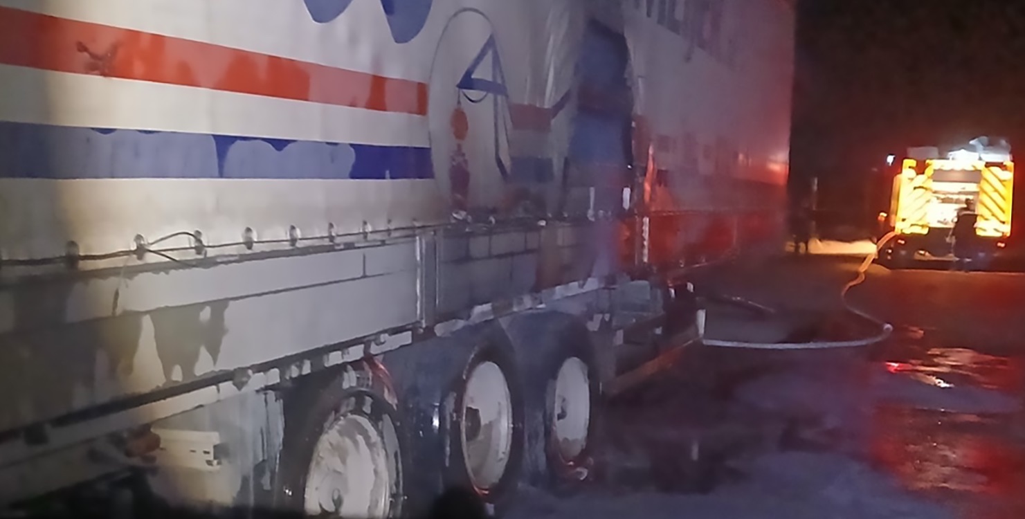 Поблизу Абранки вночі спалахнула вантажівка (ФОТО)