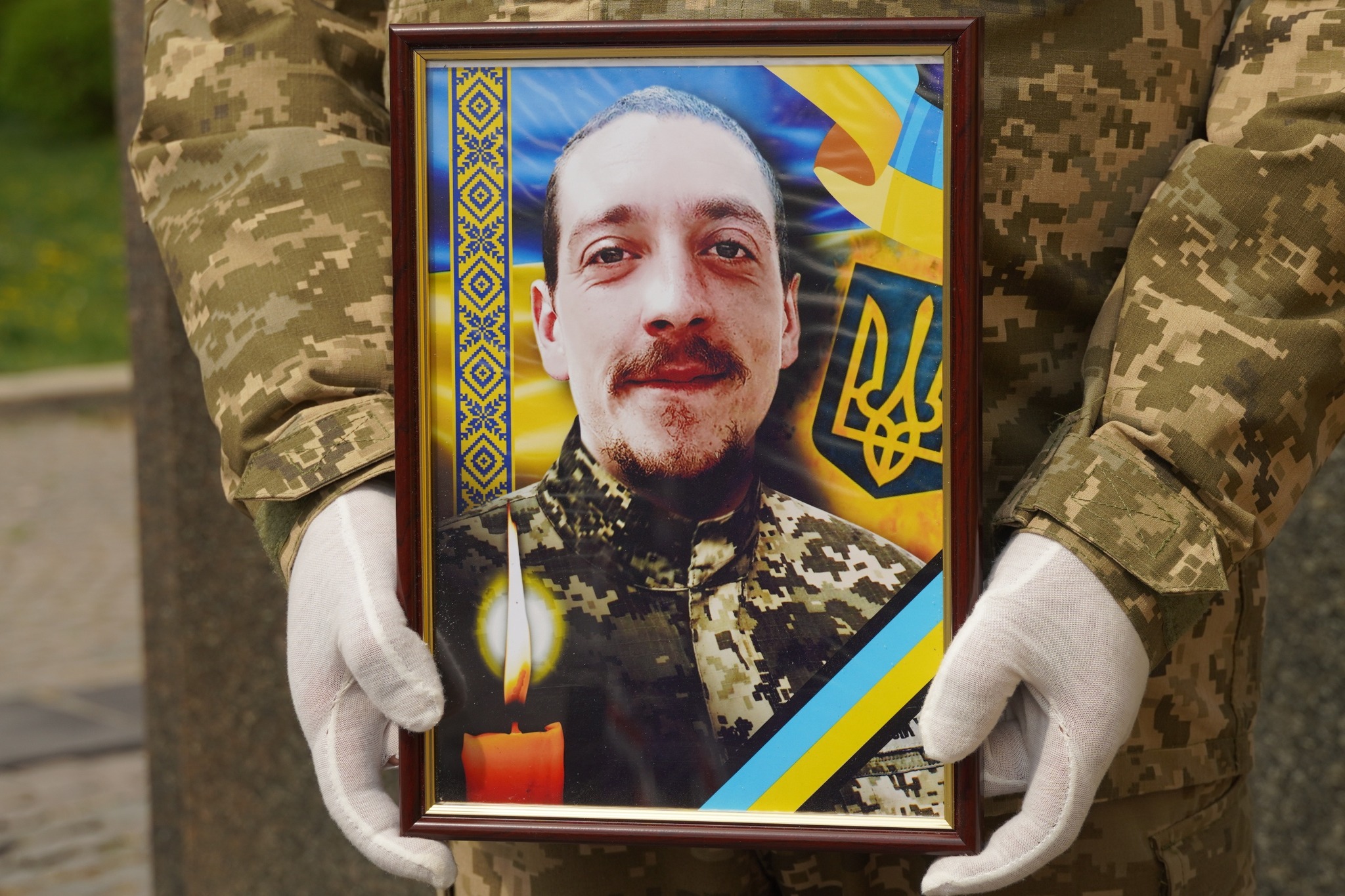 В Ужгороді попрощалися із 30-річним військовим Андрієм Трещаком (ФОТО)