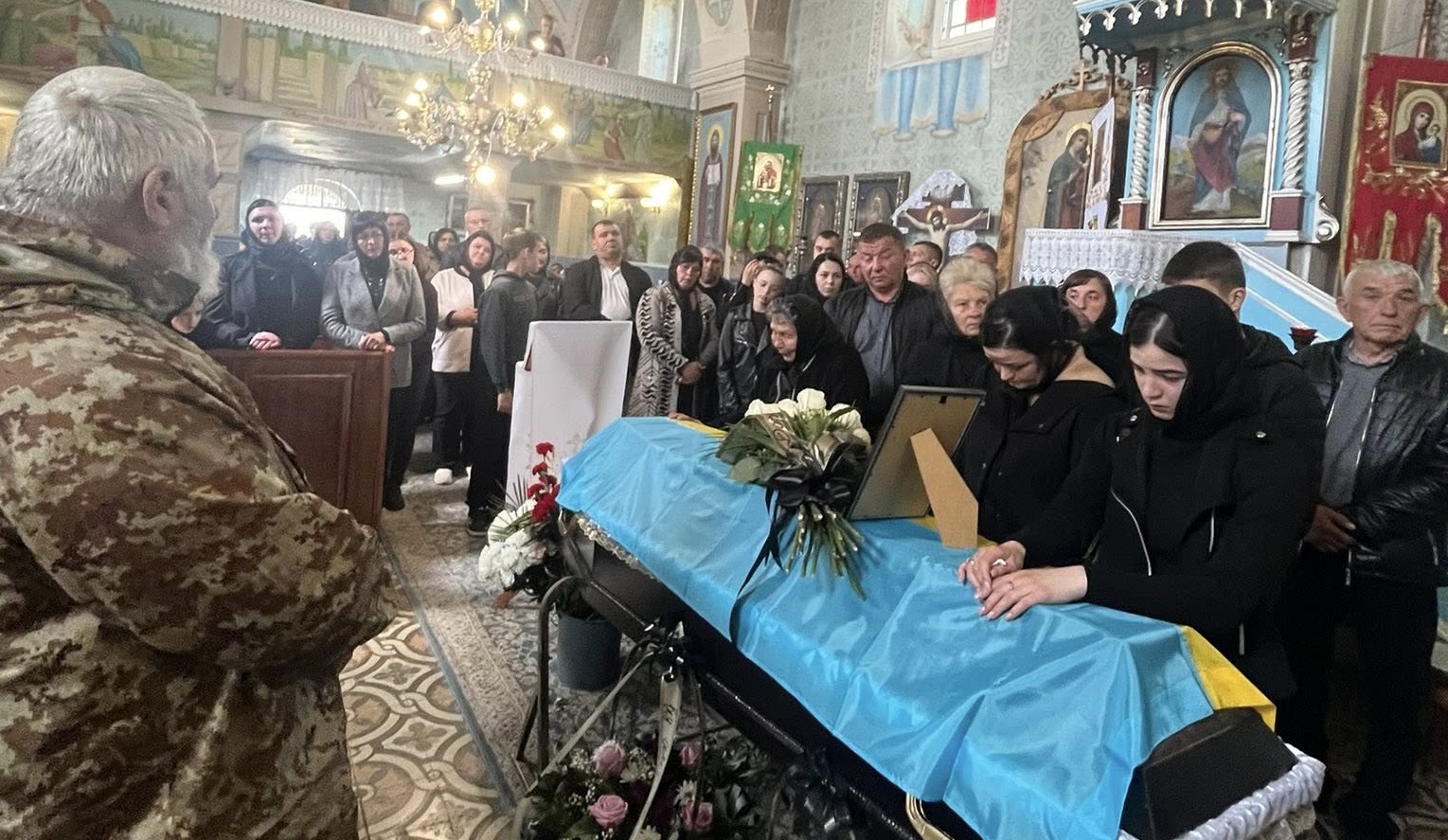 У Бобовищі на Мукачівщині попрощалися із полеглим Героєм Василем Гонаком, який понад рік вважався зниклим безвісти (ФОТО) 