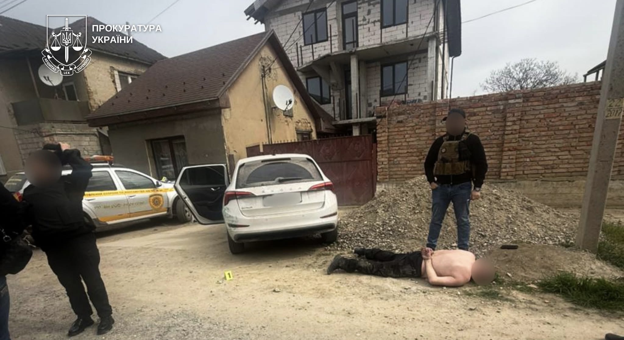На Закарпатті повідомили про підозру чоловіку, який викрав жінку з дитиною та відкрив вогонь по поліцейських