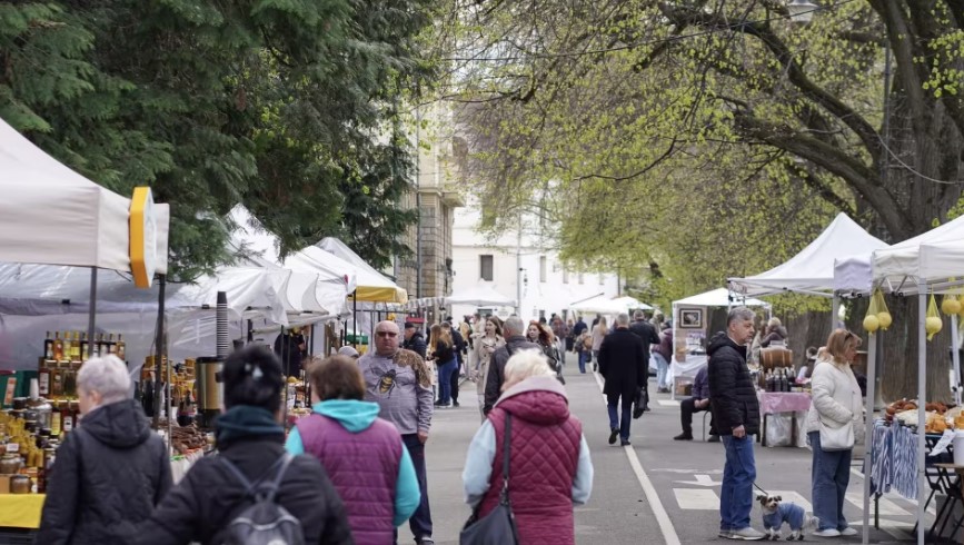 На набережній Незалежності в Ужгороді стартував Великодній ярмарок (ФОТО)
