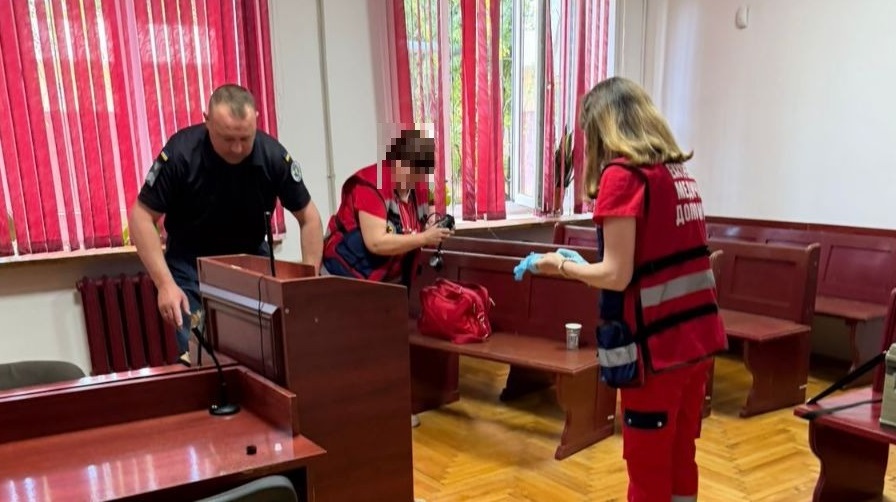 У суді на Закарпатті врятували жінку під час епілептичного нападу (ФОТО)