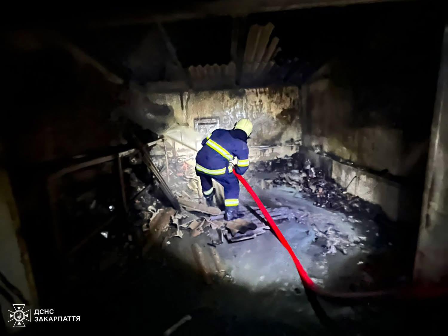 На Берегівщині вночі горів будинок (ФОТО)