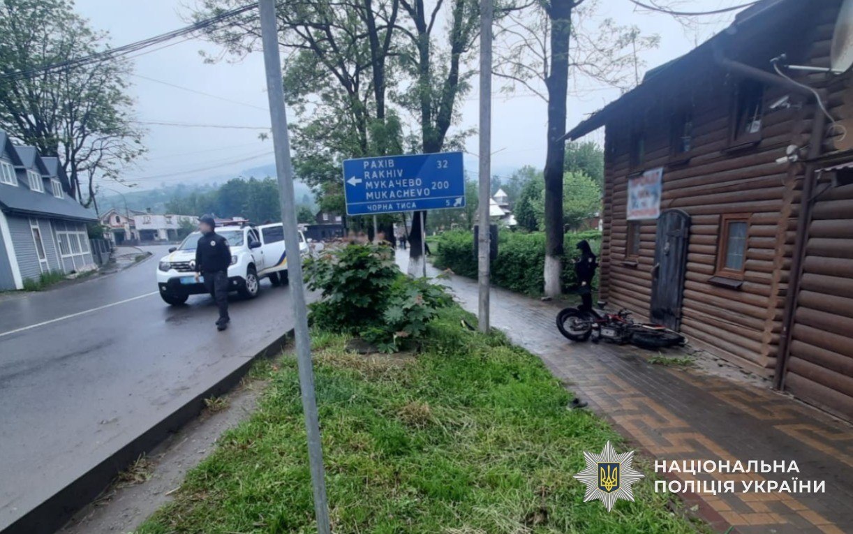 Поліція Рахівщини розслідує ДТП за участі п’яного мотоцикліста (ФОТО)