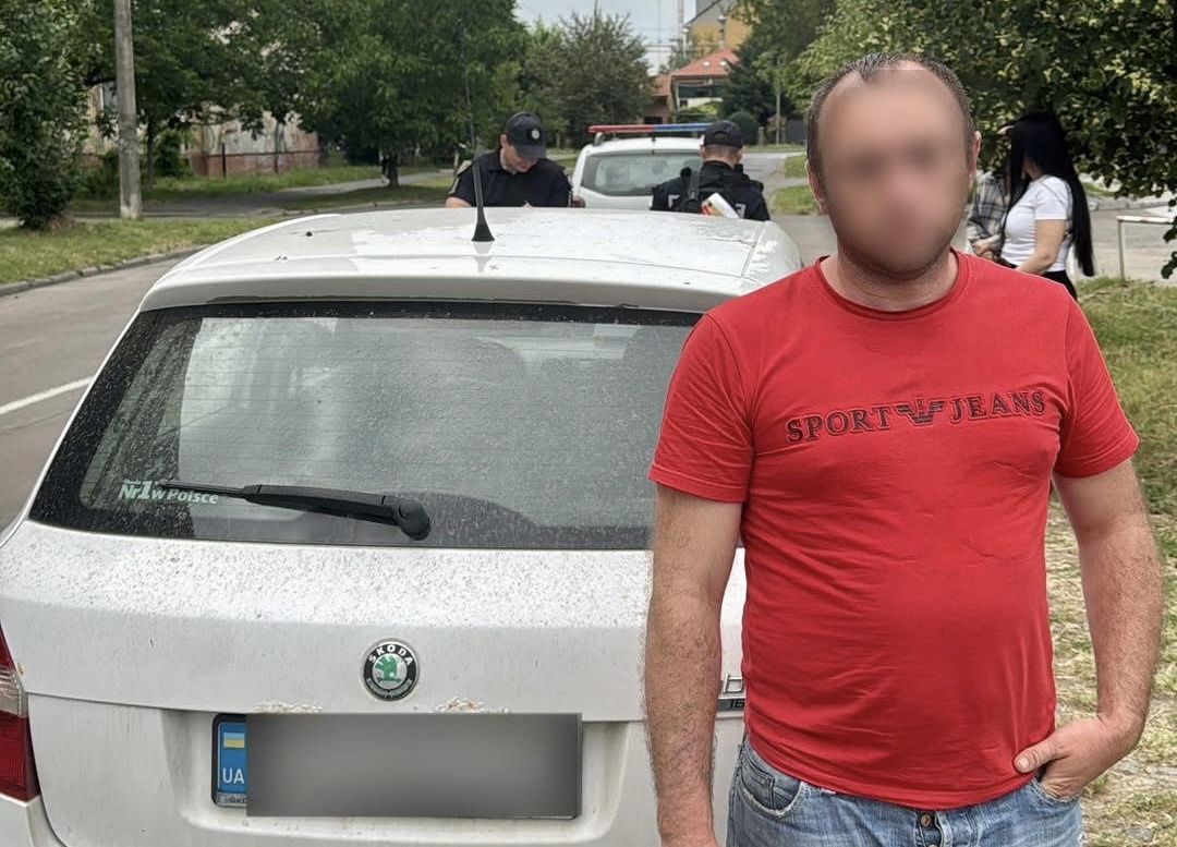 В Ужгороді патрульні зупинили водія з ознаками наркотичного сп’яніння та ймовірними наркотиками (ФОТО)